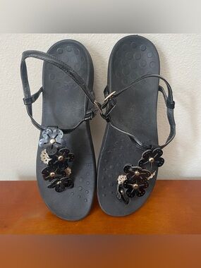 Vionic Julie II T-strap Slingback Sandals Black & gold, Women’s size 11